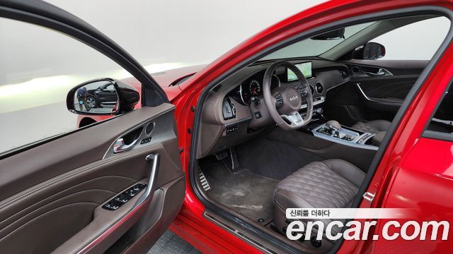 Kia Stinger 2023 — photo 13