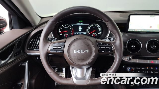 Kia Stinger 2023 — photo 18