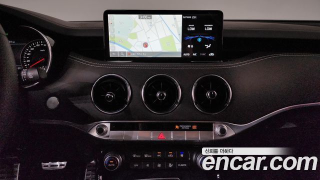 Kia Stinger 2023 — photo 19