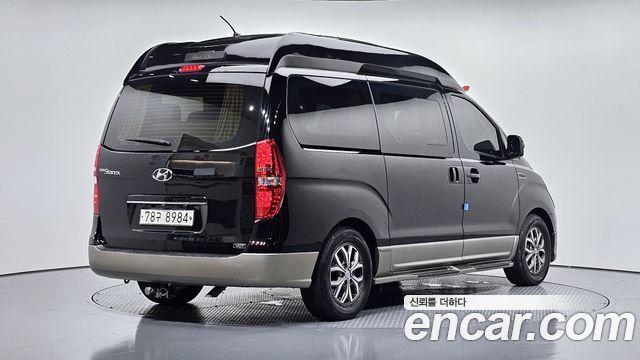 Hyundai Starex 2017 — photo 2