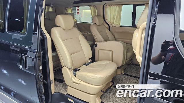 Hyundai Starex 2017 — photo 11