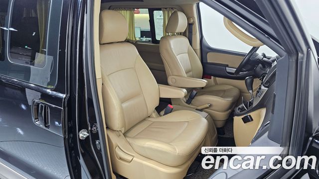 Hyundai Starex 2017 — photo 12
