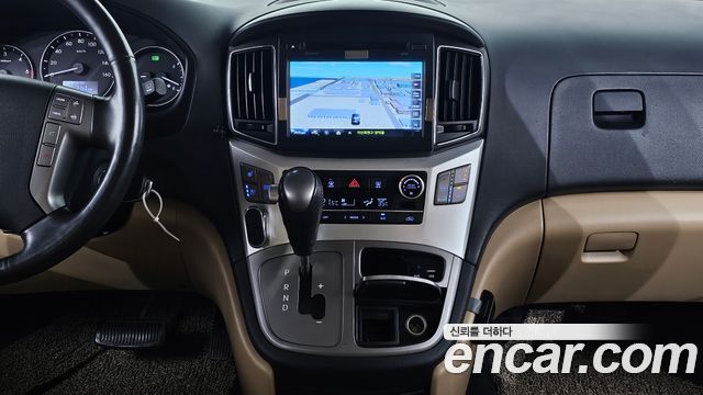 Hyundai Starex 2017 — photo 14