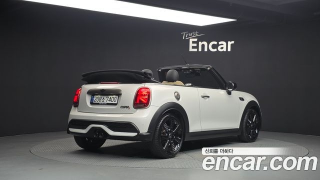 Mini Cooper Convertible 2024 — photo 2