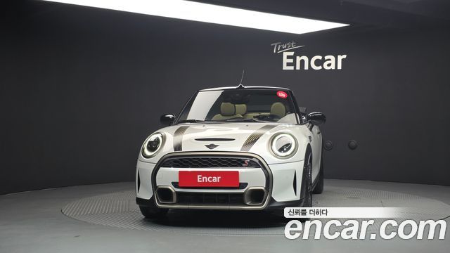 Mini Cooper Convertible 2024 — photo 3