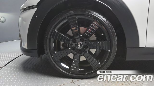 Mini Cooper Convertible 2024 — photo 5