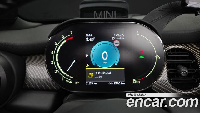 Mini Cooper Convertible 2024 — photo 11