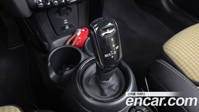 Mini Cooper Convertible 2024 — photo 12
