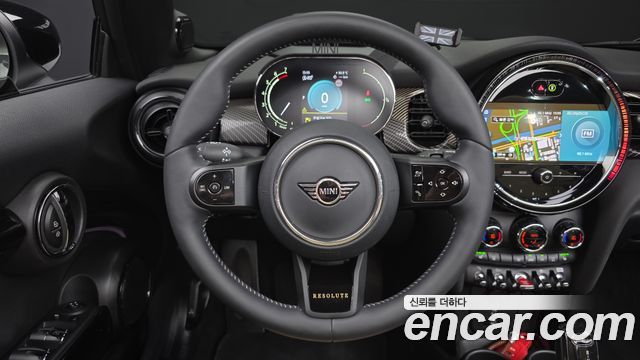 Mini Cooper Convertible 2024 — photo 19