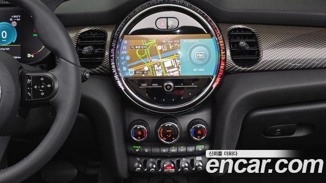 Mini Cooper Convertible 2024 — photo 20