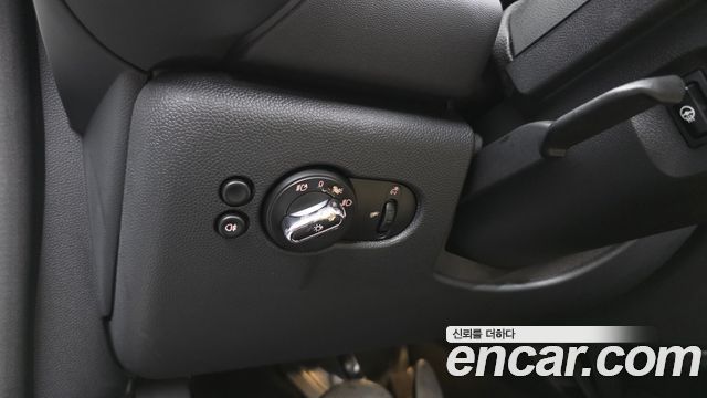 Mini Cooper Convertible 2024 — photo 26