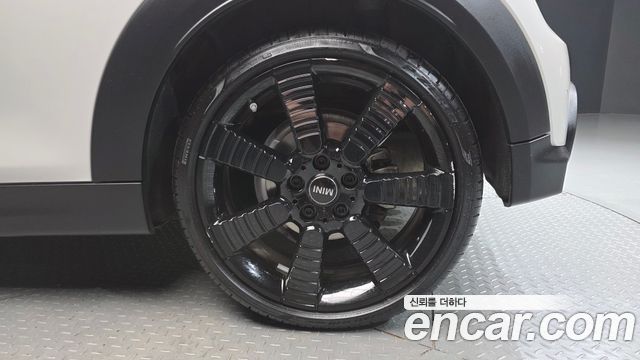 Mini Cooper Convertible 2024 — photo 7