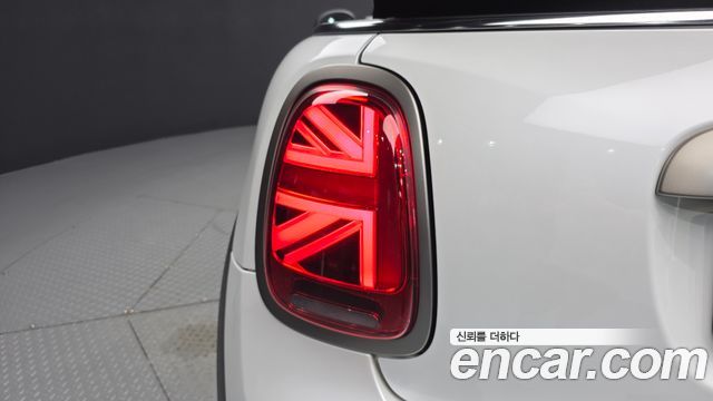 Mini Cooper Convertible 2024 — photo 9