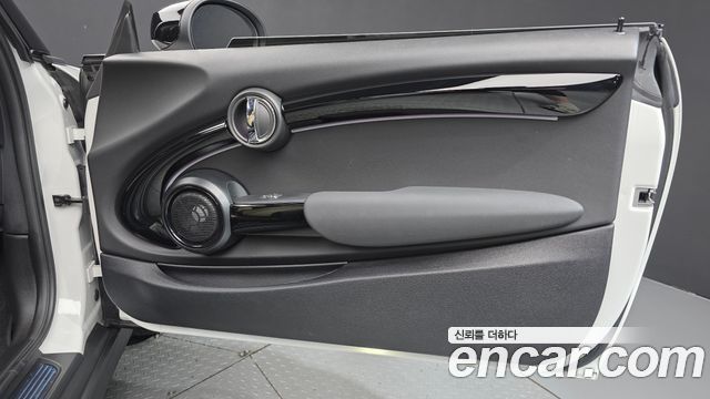 Mini Cooper Convertible 2024 — photo 14