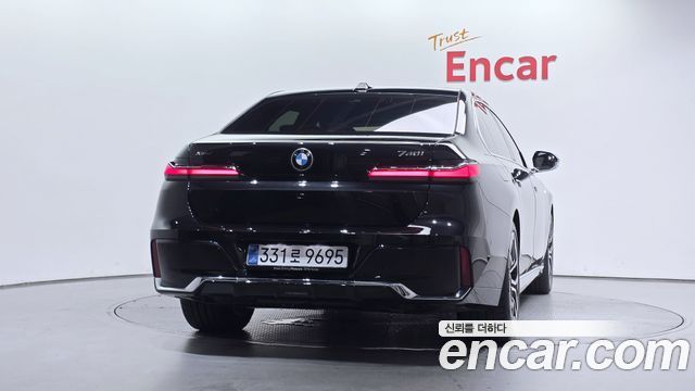 BMW 7-Series 2025 — photo 4