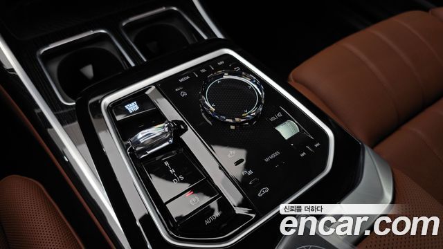 BMW 7-Series 2025 — photo 12