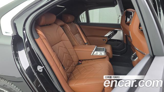 BMW 7-Series 2025 — photo 17