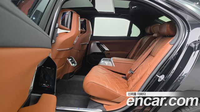 BMW 7-Series 2025 — photo 18