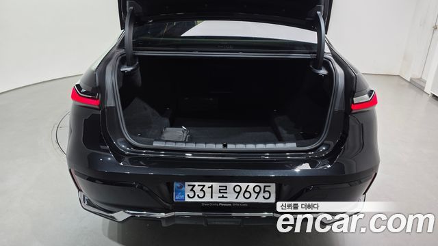 BMW 7-Series 2025 — photo 31