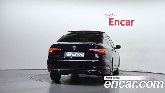 Volkswagen Jetta 2021 — photo 4