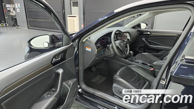 Volkswagen Jetta 2021 — photo 10