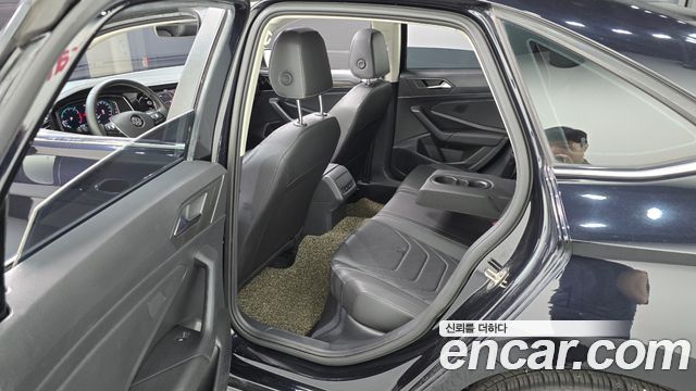 Volkswagen Jetta 2021 — photo 11