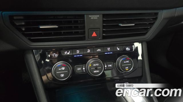 Volkswagen Jetta 2021 — photo 17