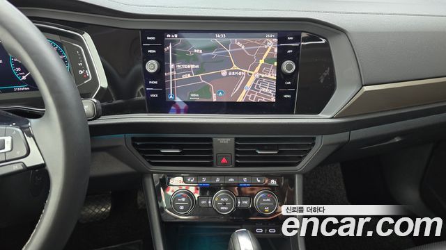 Volkswagen Jetta 2021 — photo 19