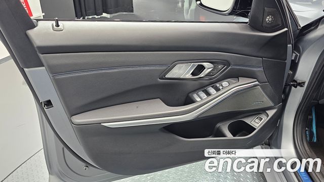 BMW 3-Series 2025 — photo 14