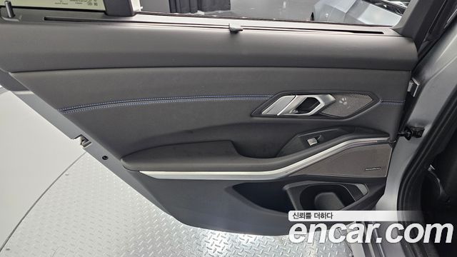 BMW 3-Series 2025 — photo 15