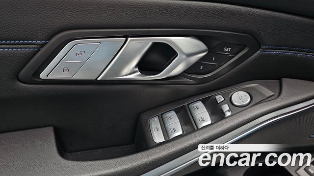 BMW 3-Series 2025 — photo 32