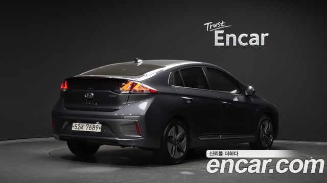 Hyundai Ioniq 2020 — photo 2