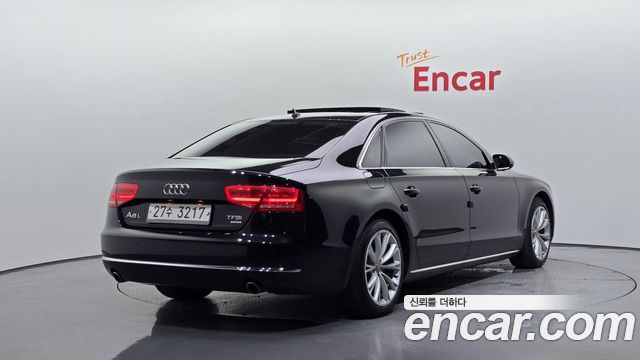 Audi A8 2011 — photo 2