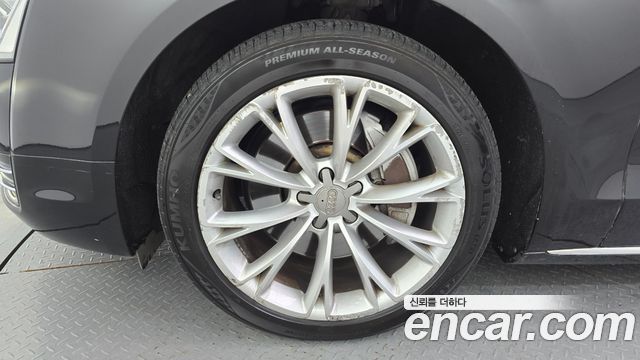 Audi A8 2011 — photo 5