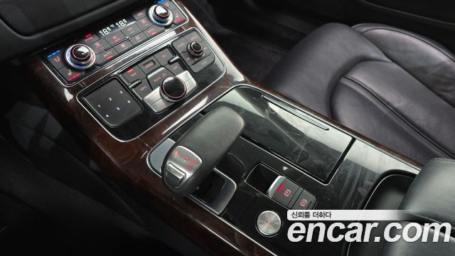 Audi A8 2011 — photo 9