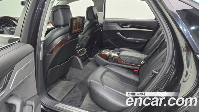 Audi A8 2011 — photo 11