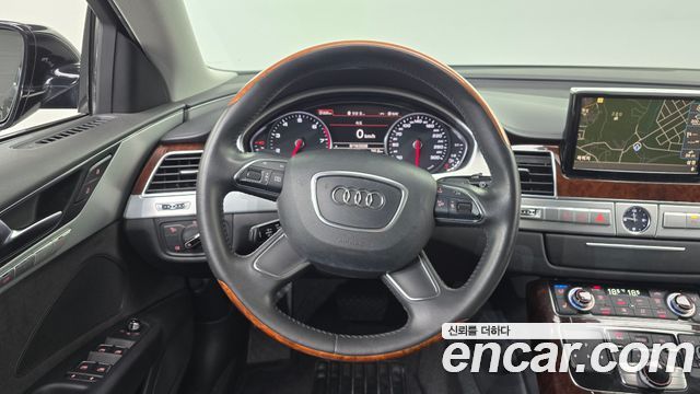 Audi A8 2011 — photo 12
