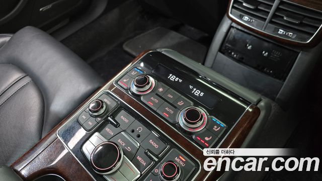 Audi A8 2011 — photo 15