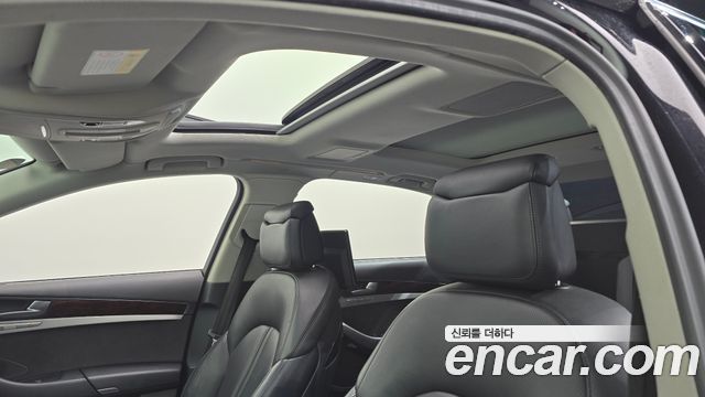 Audi A8 2011 — photo 16