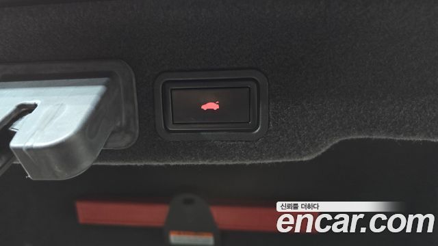 Audi A8 2011 — photo 17
