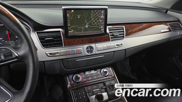 Audi A8 2011 — photo 20