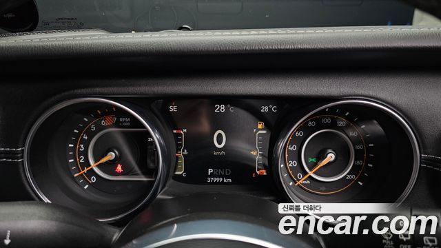 Jeep Wrangler 2020 — photo 11