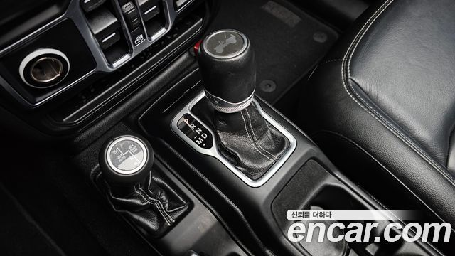 Jeep Wrangler 2020 — photo 12