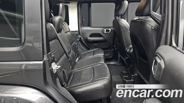 Jeep Wrangler 2020 — photo 17