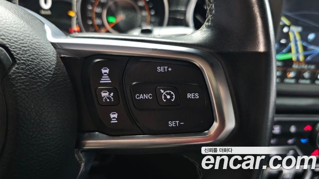 Jeep Wrangler 2020 — photo 23