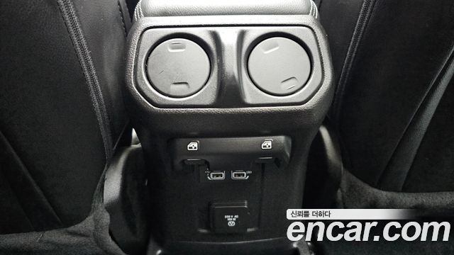 Jeep Wrangler 2020 — photo 24