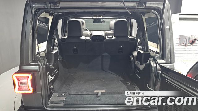 Jeep Wrangler 2020 — photo 26