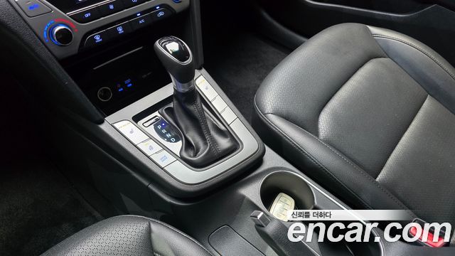 Hyundai AVANTE 2016 — photo 12