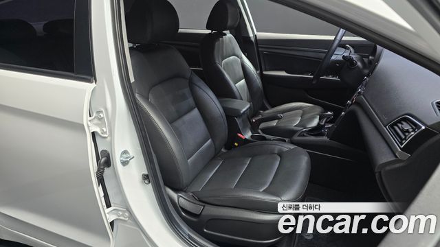Hyundai AVANTE 2016 — photo 18