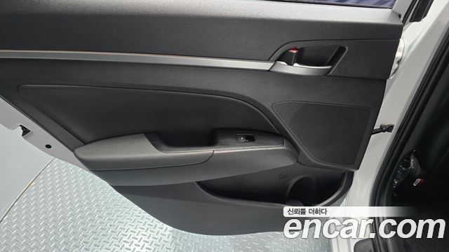 Hyundai AVANTE 2016 — photo 15